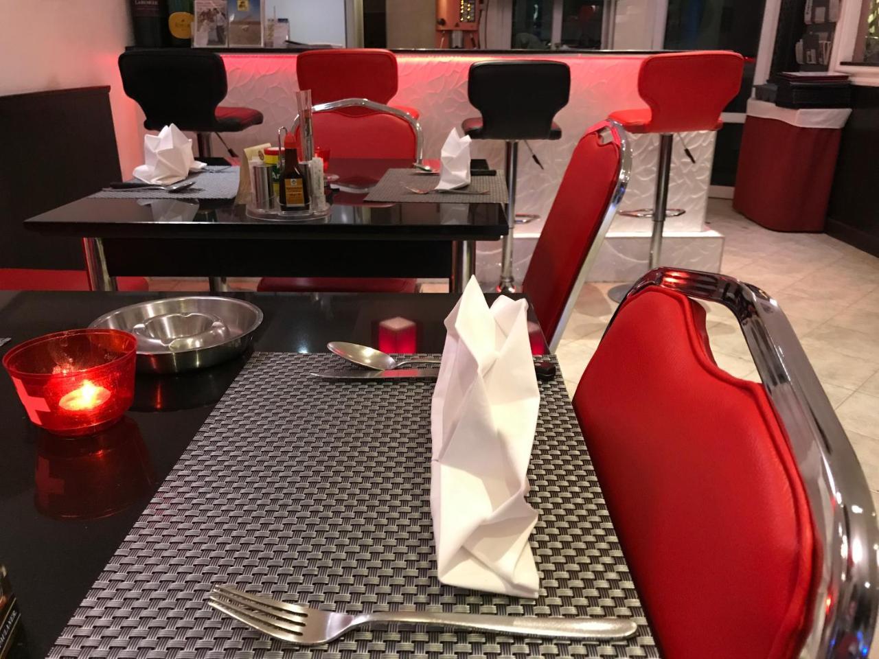 Swiss Food Restaurant And Room For Rent Pattaya Exterior foto